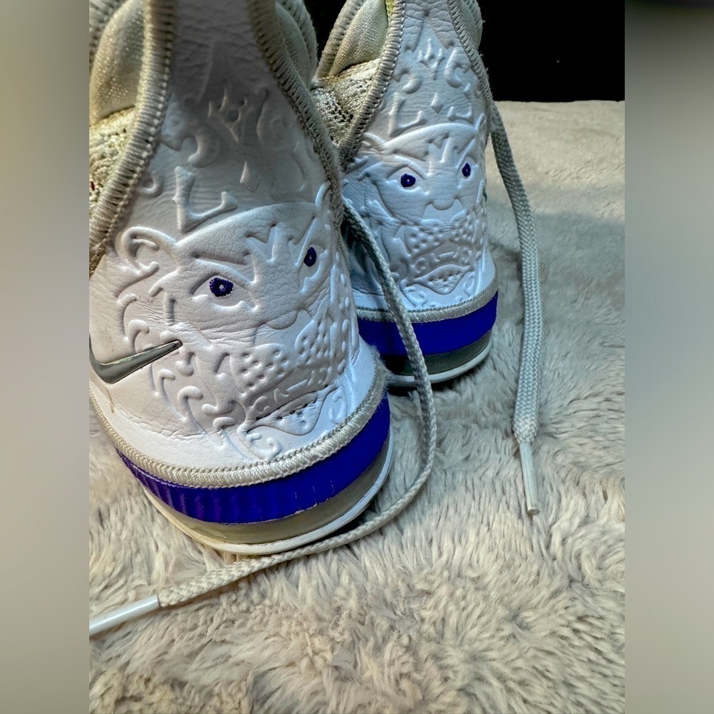 Nike Lebron XVI 16 Buzz Lightyear AQ2465-102 Size 6.5 Y